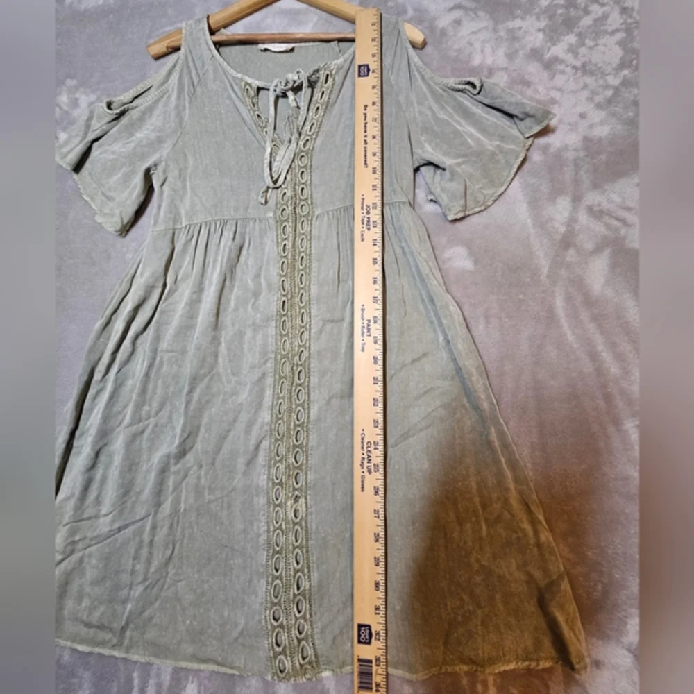 Altard State Woman's Cold Shoulder‎ Dress Size S Embroidered Design With Ribbon. - Picture 4 of 12